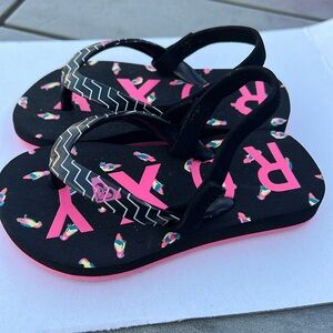 NWOT Girls Roxy flip-flops with heel strap size 5-6